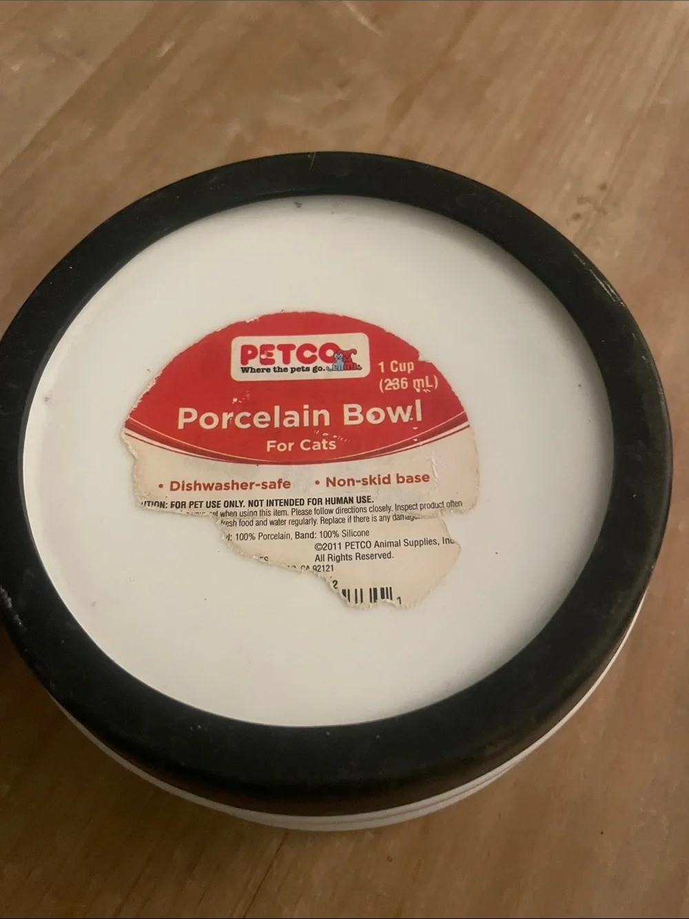 Petco White porcelain  Cat Bowls - Twin Feeding Set (2) 4 inches